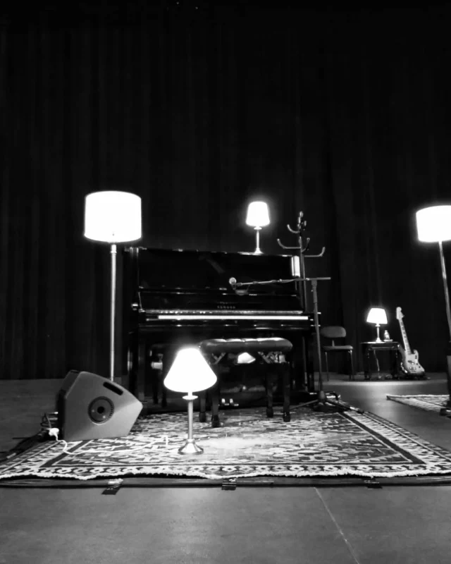Acabamos ya con la serie de blanco y negro?

DRA 
A Coruña, 30/03/2025
Recuerditos (💩📱) 
. 
Escenario
😢 1
😢2
Thank you for doing it again! 
❤🎹